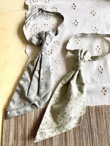 Set 2 Plastrons Binder Krawatte Konvolut Herrenmode Hochzeit historische Mode