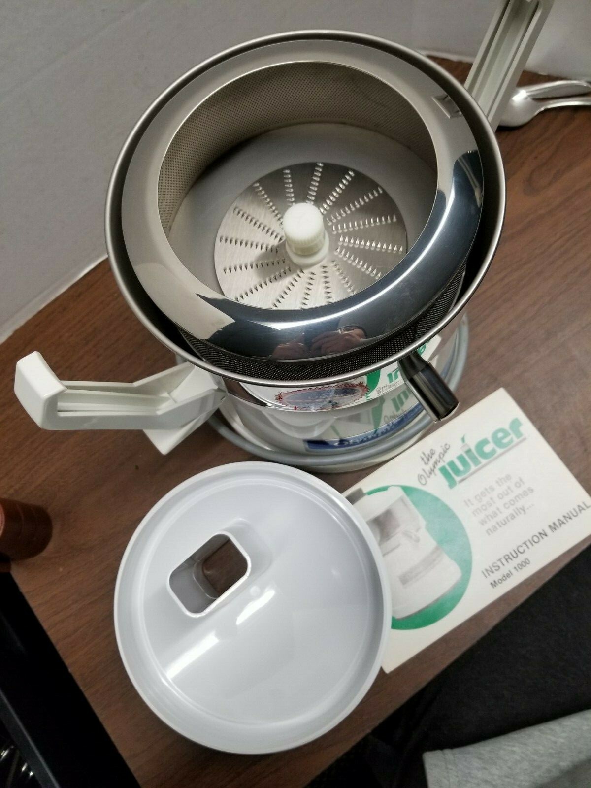 Olympic Omega Model 1000 Centrifugal Juicer - no pusher -