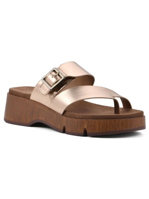 Женские босоножки WHITE MOUNTAIN FOOTBEDS Gold 1 На платформе из искусственного дерева с остатками сандалий длиной 9,5 М