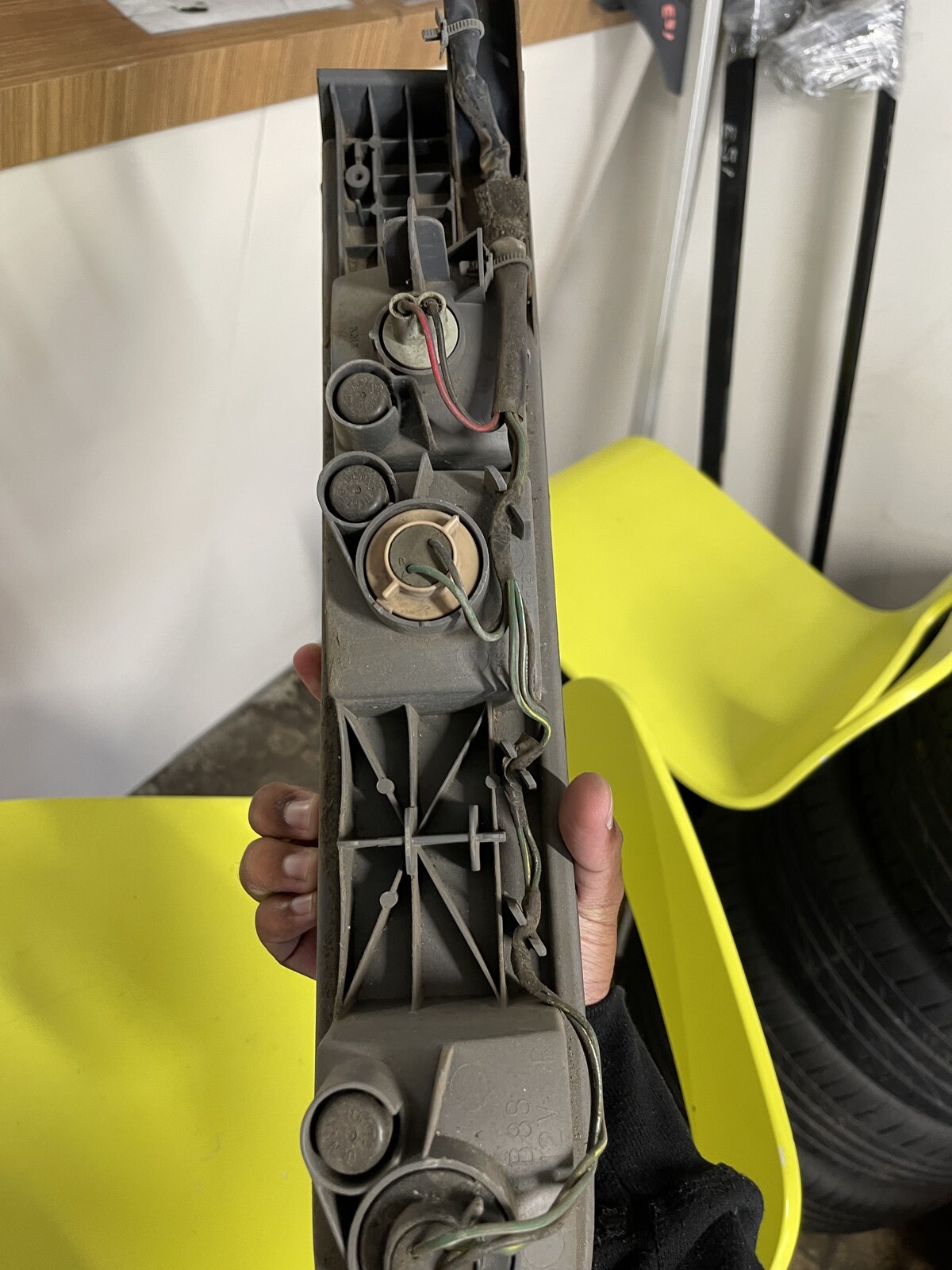 NISSAN Z11 CUBE RIGHT SIDE TAIL LIGHT - thumbnail 4