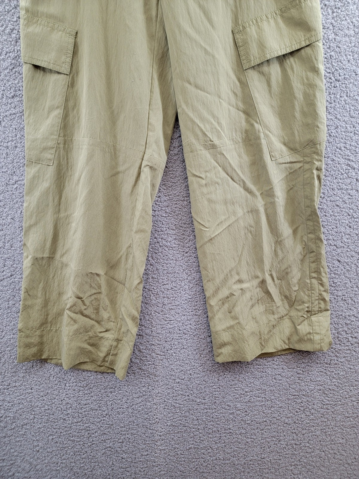 Vince Mid-Rise Fluid Cargo Pants Women 10 Earthly Zip Fly with Button Closure - Picture 4 of 18
