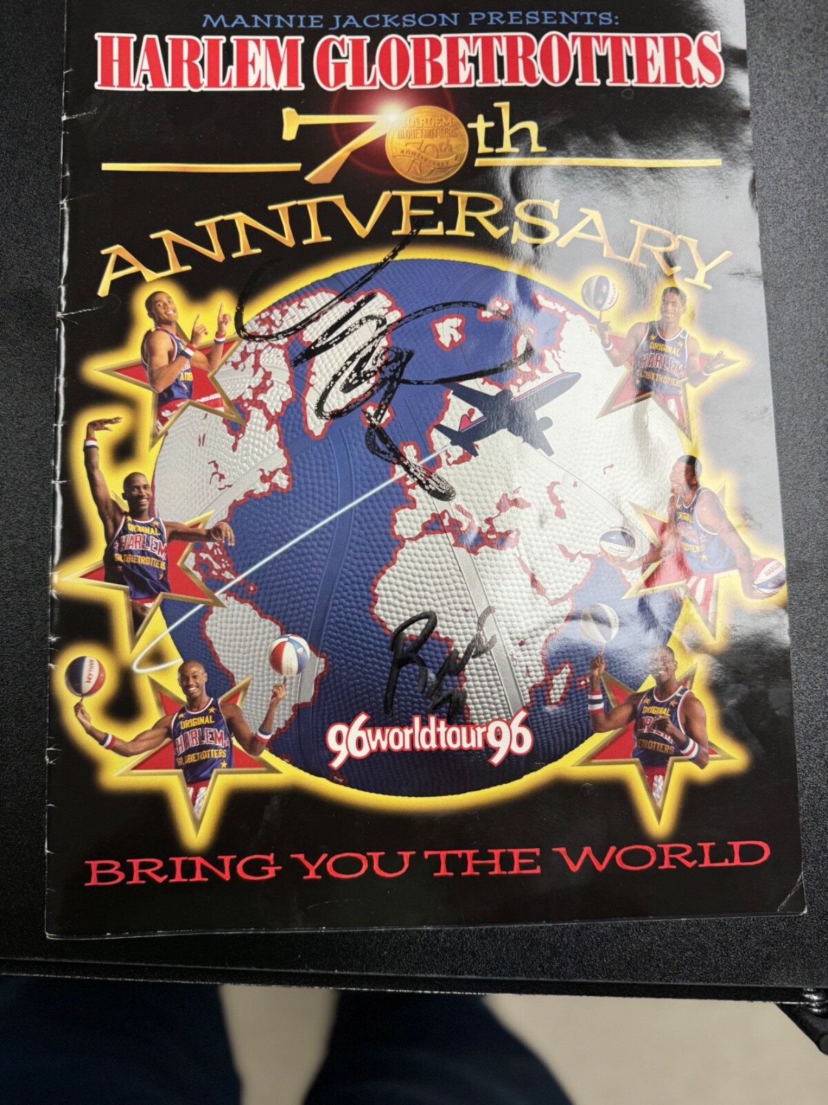 趣味 HARLEM GLOBETROTTERS 70th Anniversary Signed Harlem Globetrotters 70th Anniversary Magazine. The