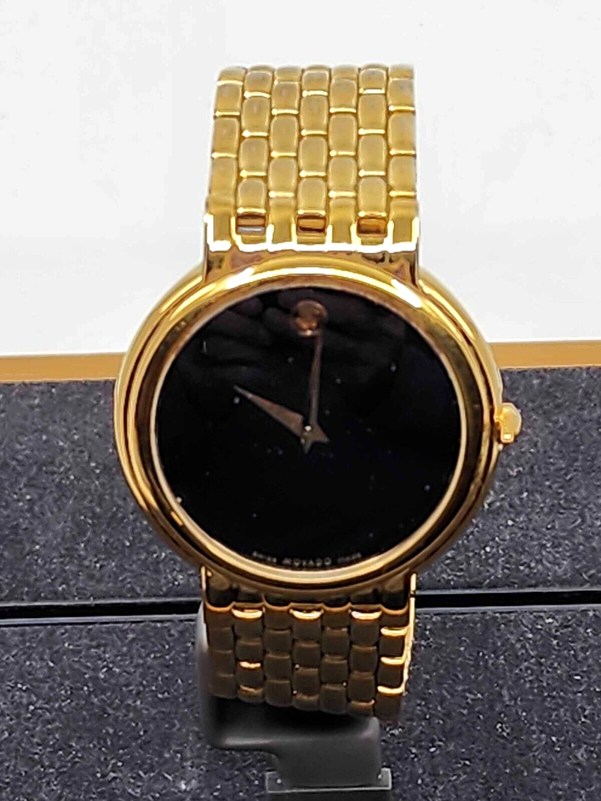【MOVADO】ブラックレザー ゴールドケース クォーツ時計 MOVADO】ブラックレザー ゴールドケース クォーツ時計 MOVADO