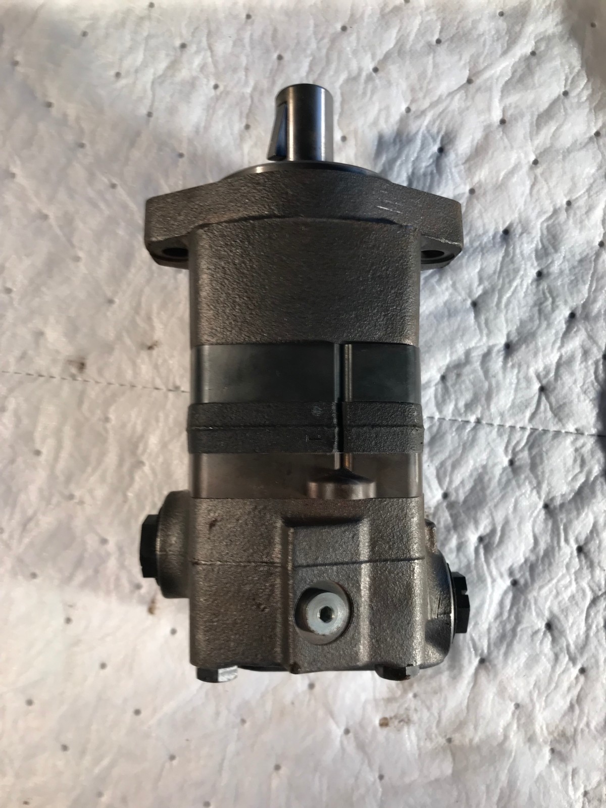 Char-Lynn Hydraulic Motor 104-1037-006 Eaton 104-1037