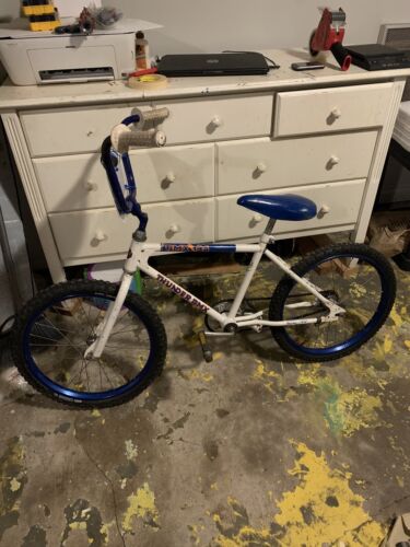 Vintage Retro Huffy Thunder BMX Mongoose Hutch Redline Vintage Retro Huffy Thunder BMX Mongoose Hutch Redline