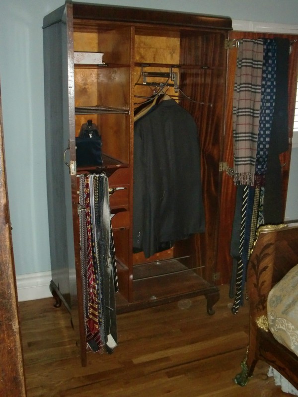 ANTIQUE ENGLISH THREE PANEL APT SIZE ARMOIRE, MIRROR COMPARTMENTS,, C.1900