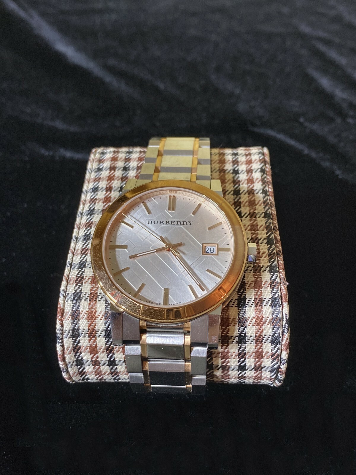 Burberry BU9006 Silver Dial Two-Tone Stainless Steel Unisex