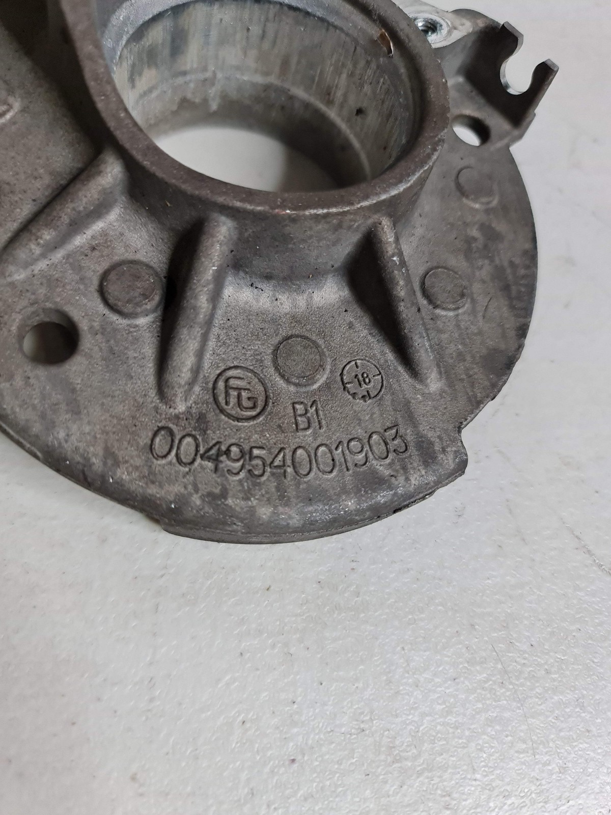0 Bmw SHOCK ABSORBER BRACKET RIGHT 4 M4 F82 F83 M3 F80 - 4954001903 image 4