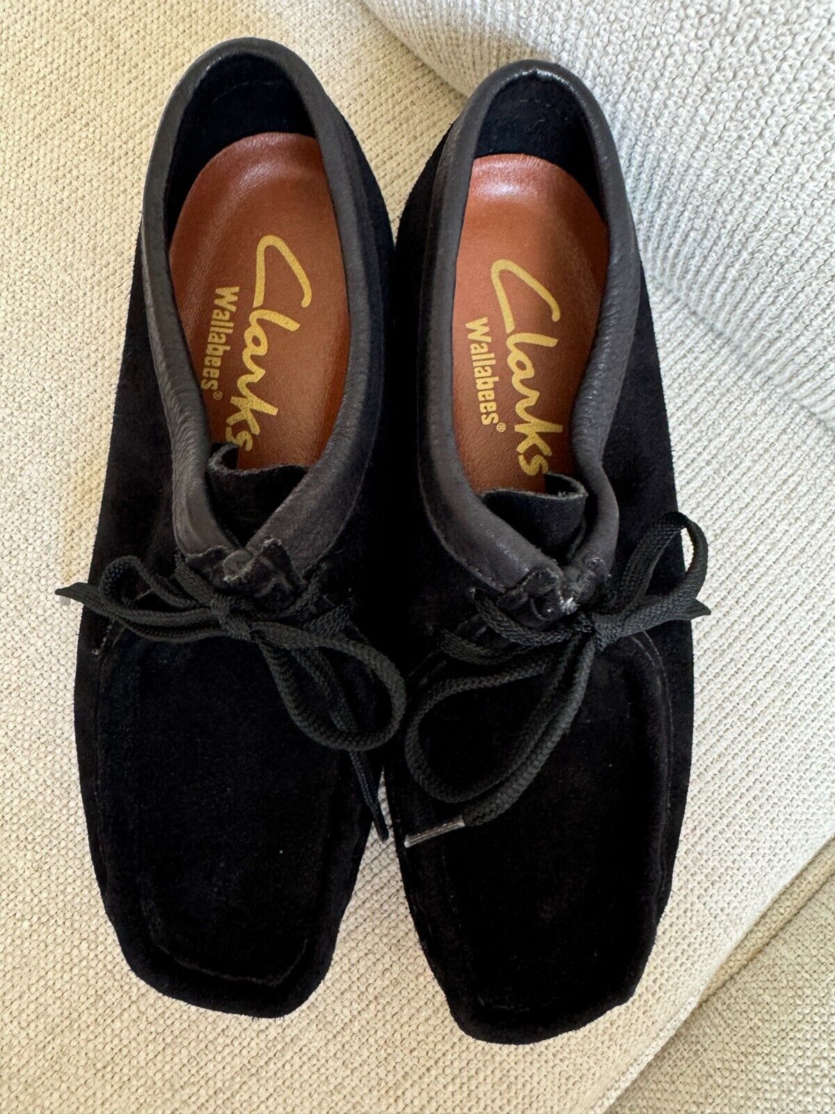 Clarks Wallabees Black Suede, womens 6M. Crepe rubber sole, lace up. Very nice! Clarks Wallabees Black Suede, womens 6M. Crepe rubber sole, lace up. Very nice!
