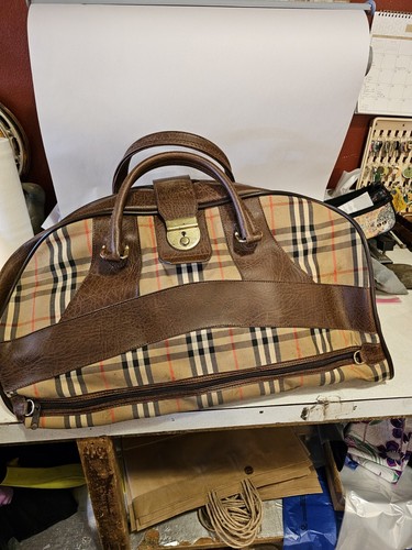 【関税＆送料込み】Burberry Strand Large Bag Burberry Large Shield Checked Messenger Bag 8089304