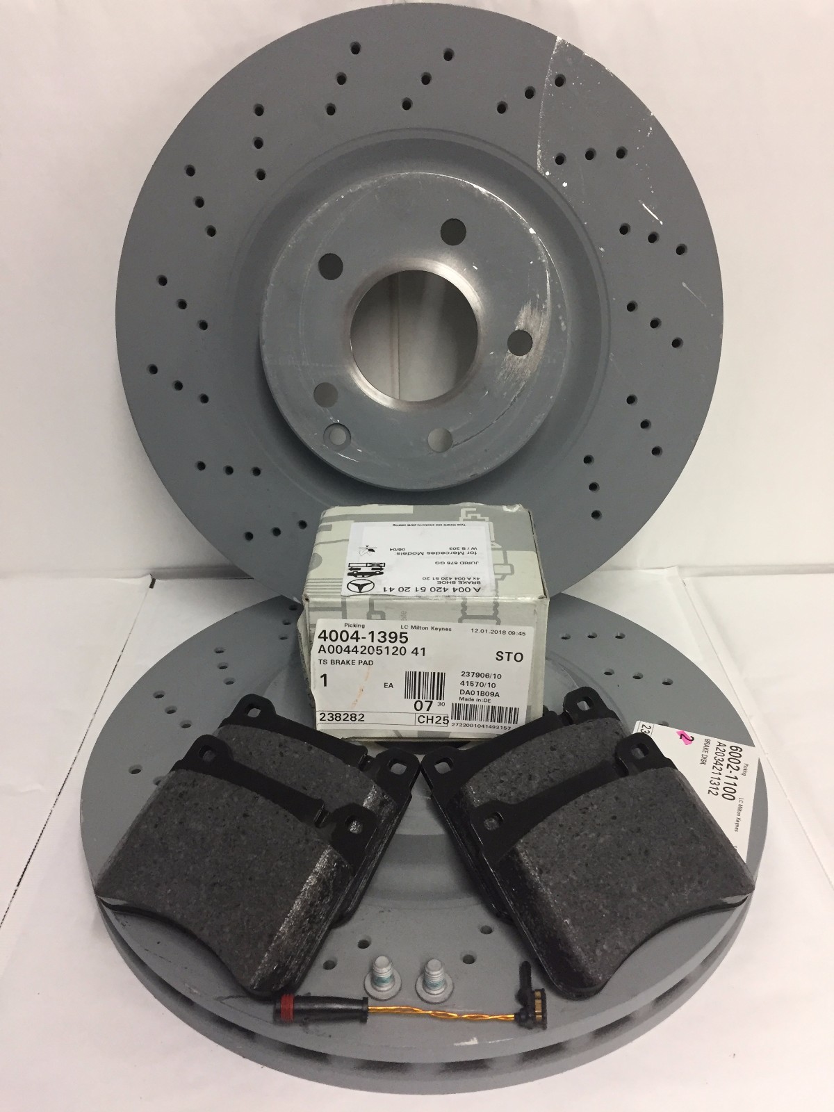 Genuine MercedesBenz W203 CClass AMG Sport Saloon/Est Front Discs & Pads Kit eBay