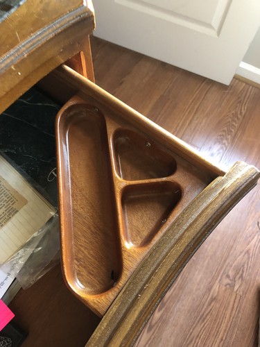 ANTIQUE STYLE FRENCH PROVINCIAL DRESSER CONSOLE WITH MIRROR TOP