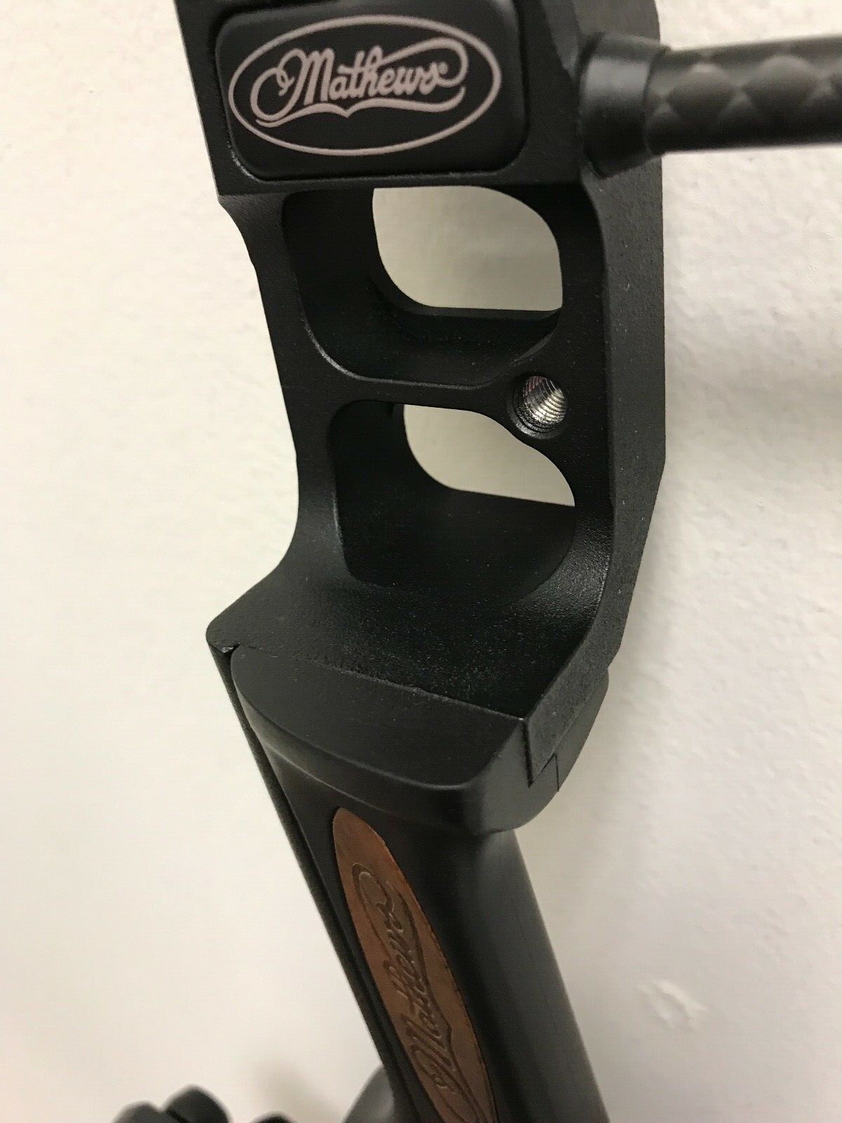 Mathews Triax Compound Bow RH 28/60 Black Archery