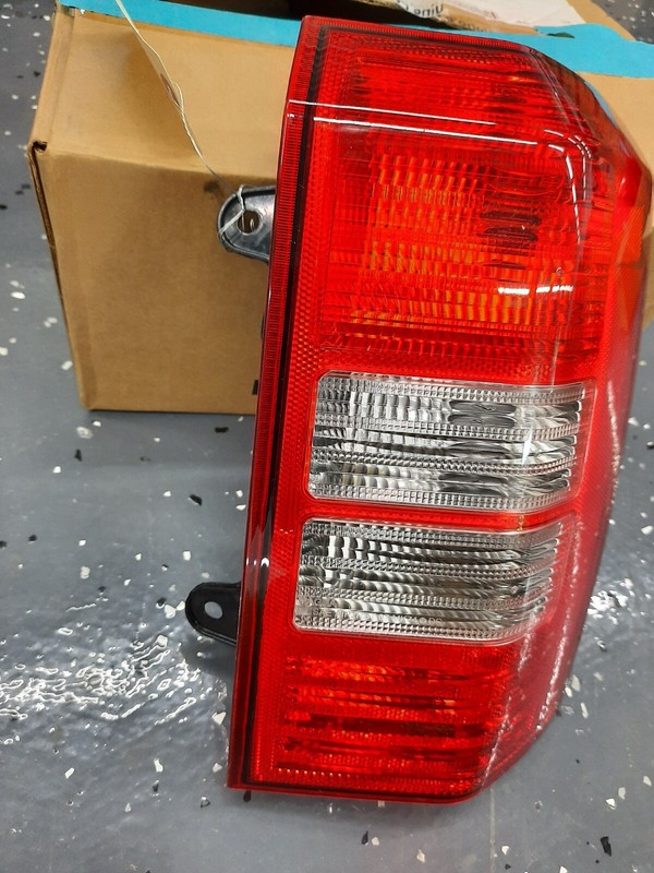 20072017 Jeep Patriot OEM RH Tail Light 8A4B eBay