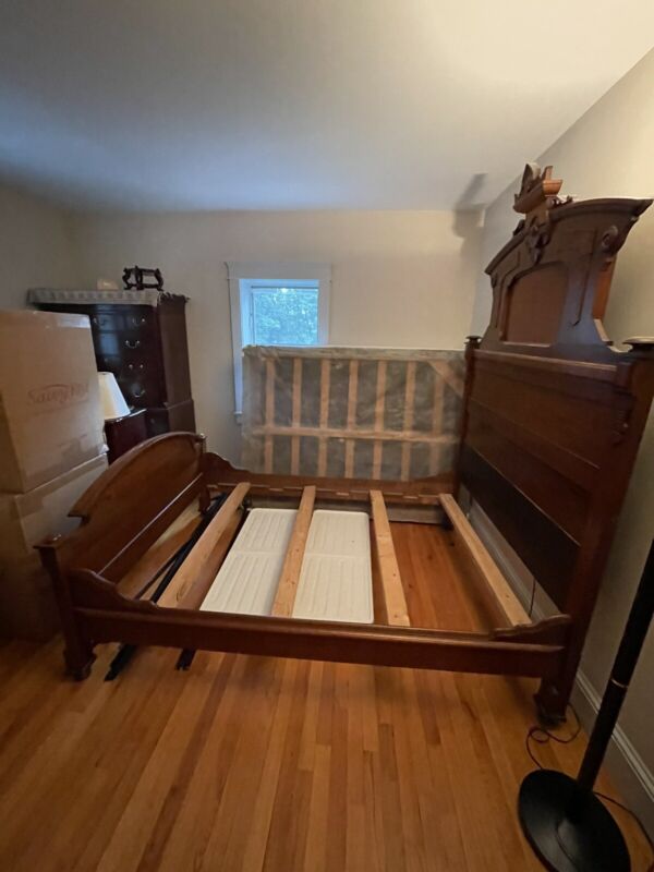 Beautiful Antique Eastlake Victorian Bedroom Set.  Complete! Turn of Century.