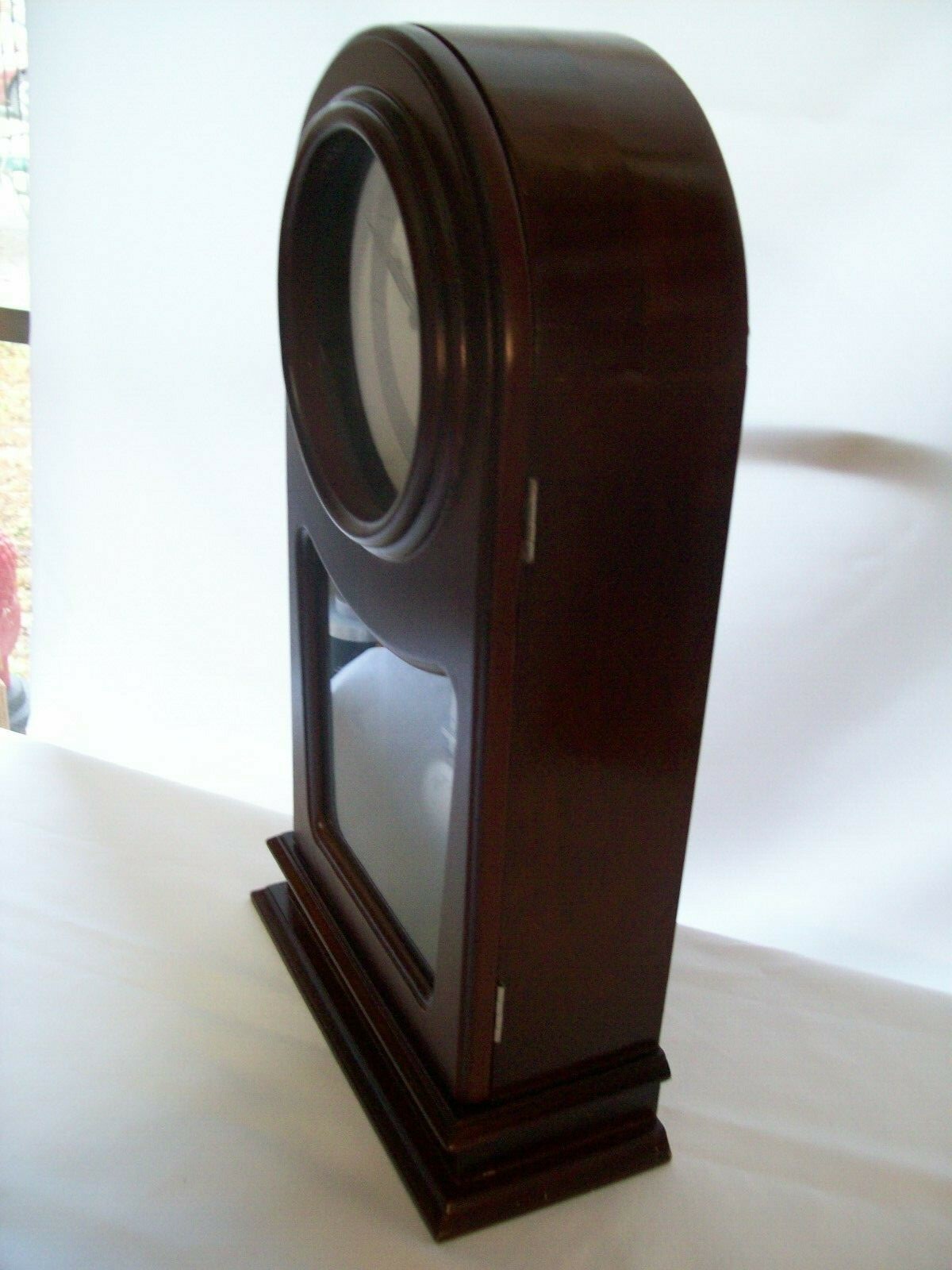 Vintage Wallace Quartz Pendulum Mantel Clock Mahogany Wood Case Glass Windows