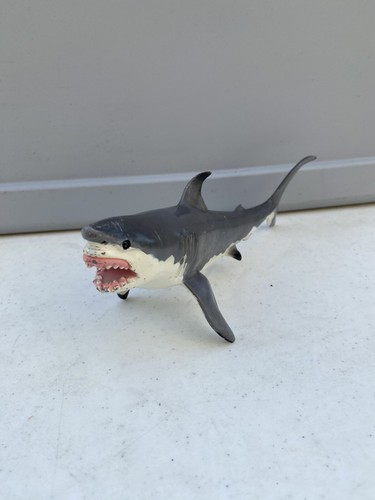 1991 SAFARI LTD GREAT WHITE SHARK MONTEREY BAY AQUARIUM TOY