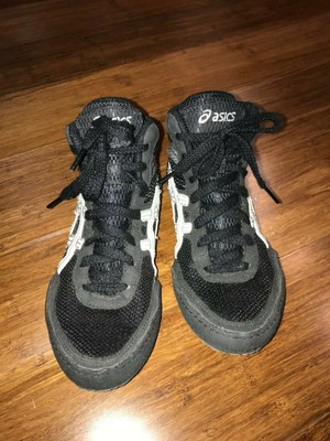 boys size 4 wrestling shoes