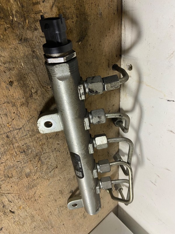 Rampe Injection Saab Opel 1.9 120 Cv 55209572 93190430 93196832