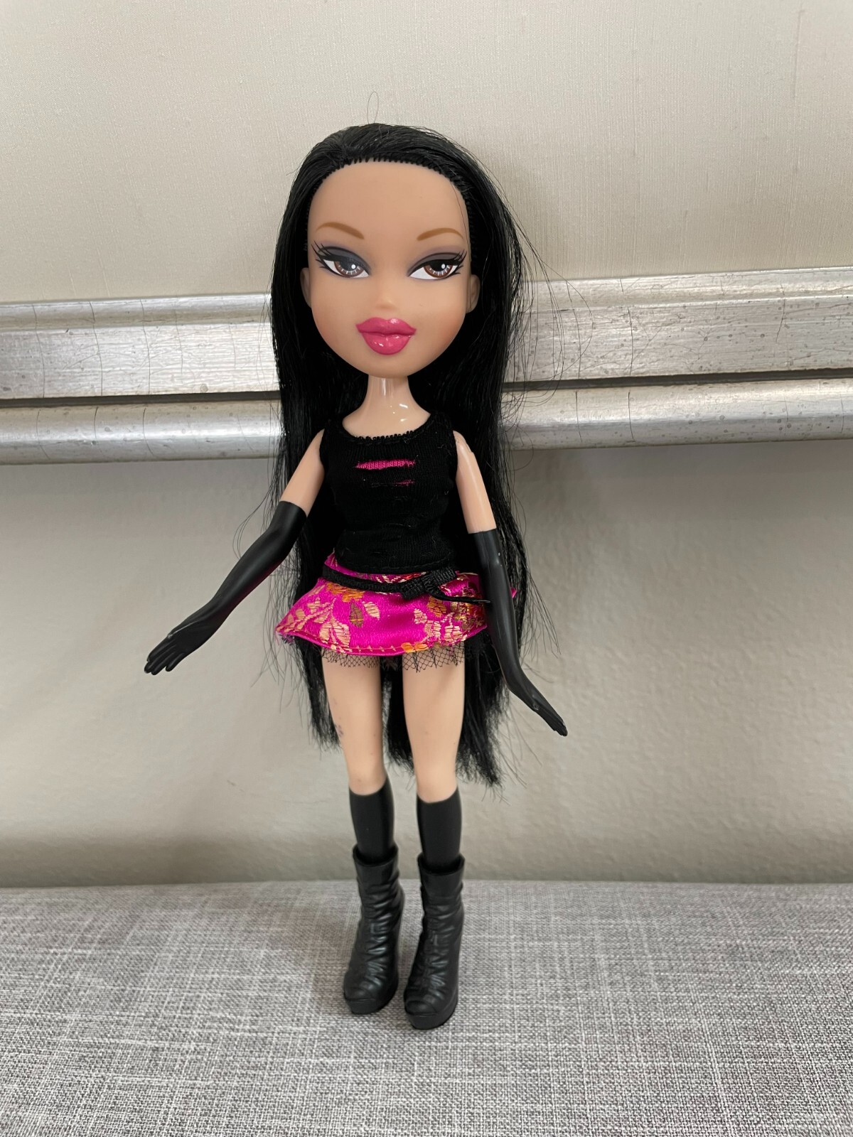 2005 First Edition Ooh La La Kumi Bratz Doll in Outfit-Beautiful!