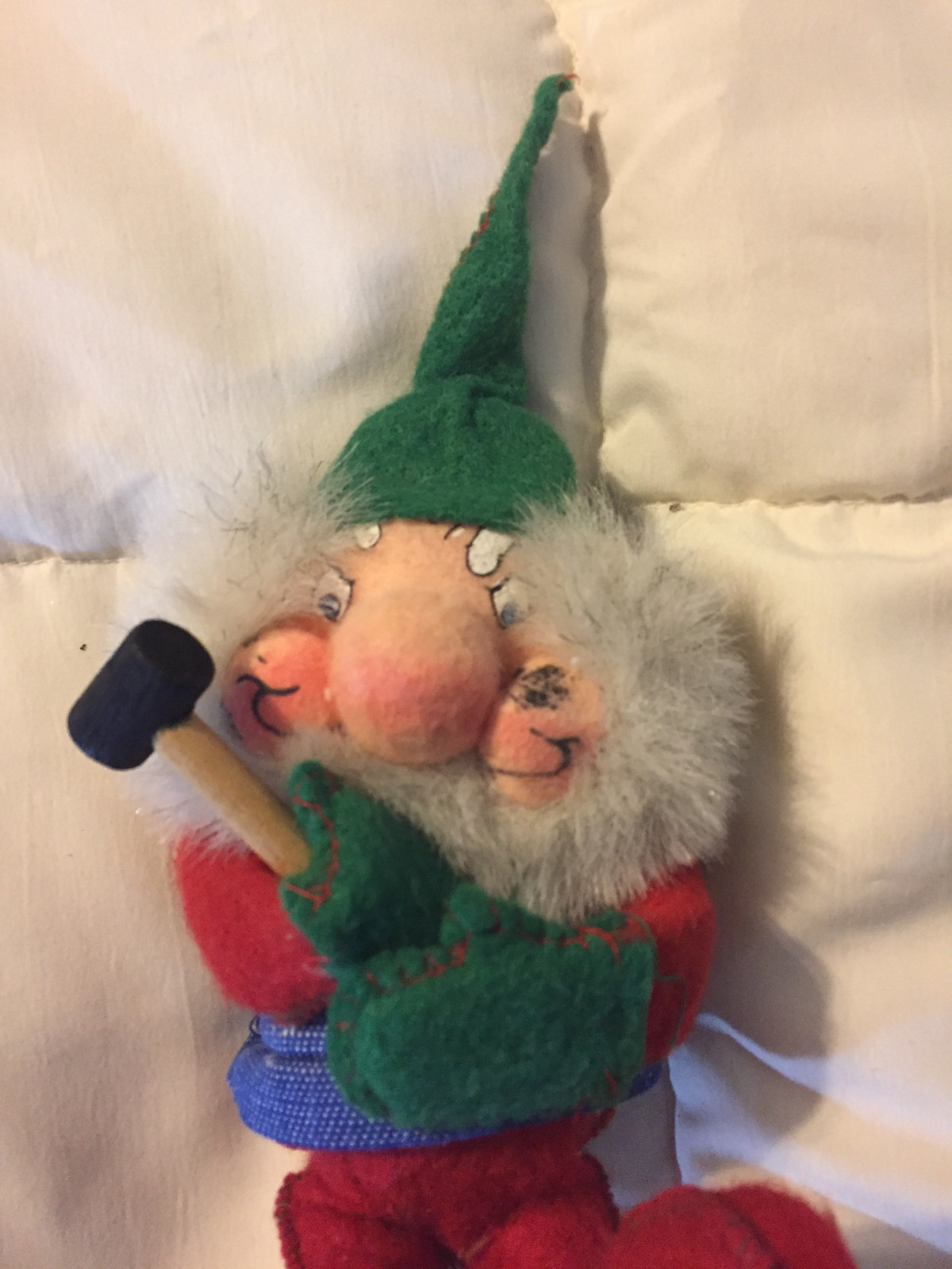 VINTAGE 1982 RENNOC RED GREEN GNOME ELF WITH TOOL HAMMER DOLL!