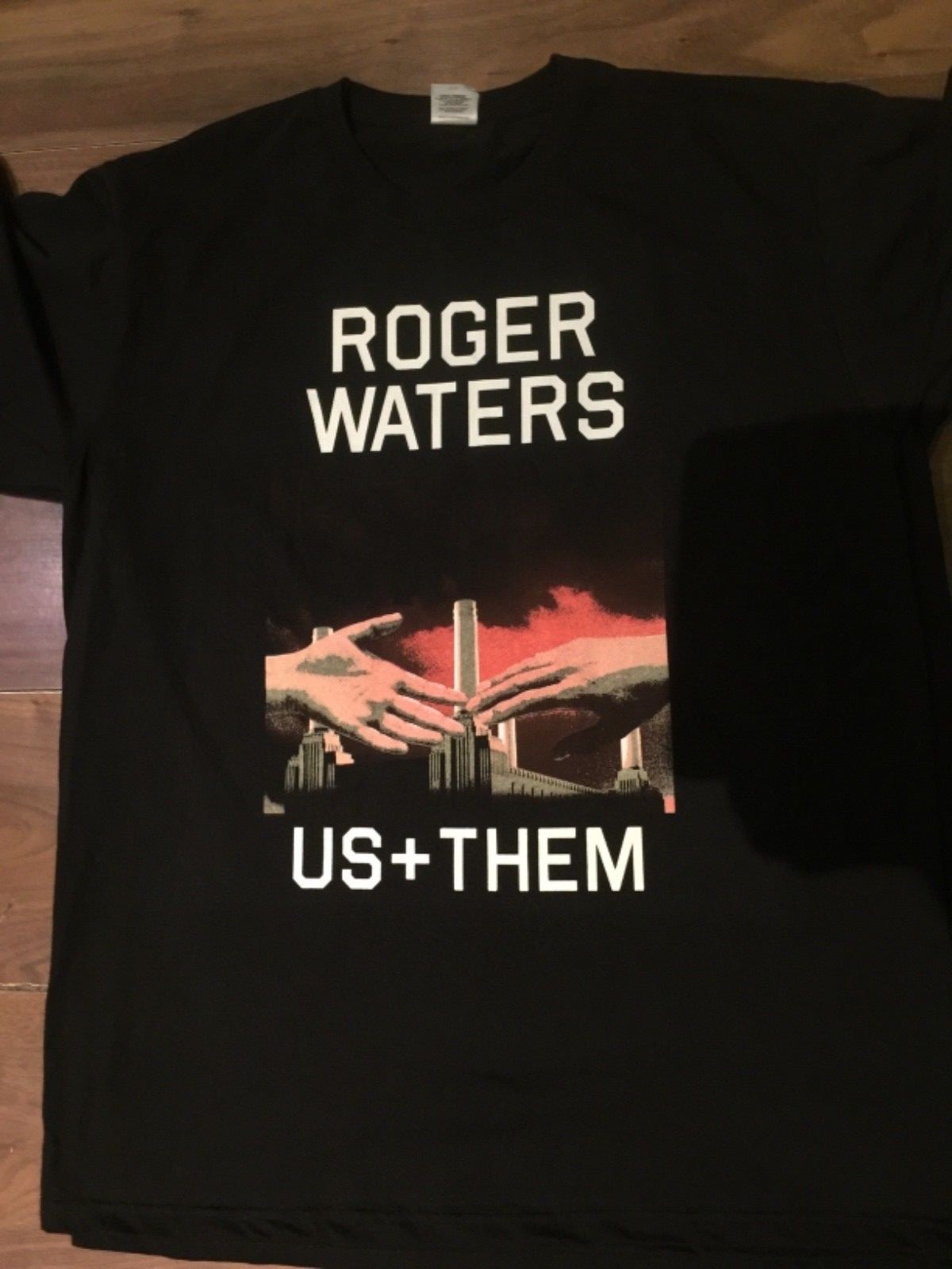 送料込❤激レア✨ROGER WATERS US + THEM Tシャツ 2017 $_57.JPG?set_id=8800005007