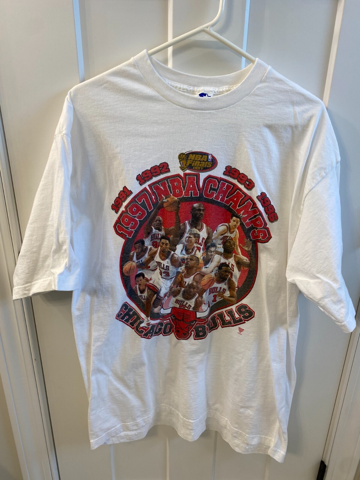 Vintage 1997 Starter Chicago Bulls NBA Champs Jordan Pippen