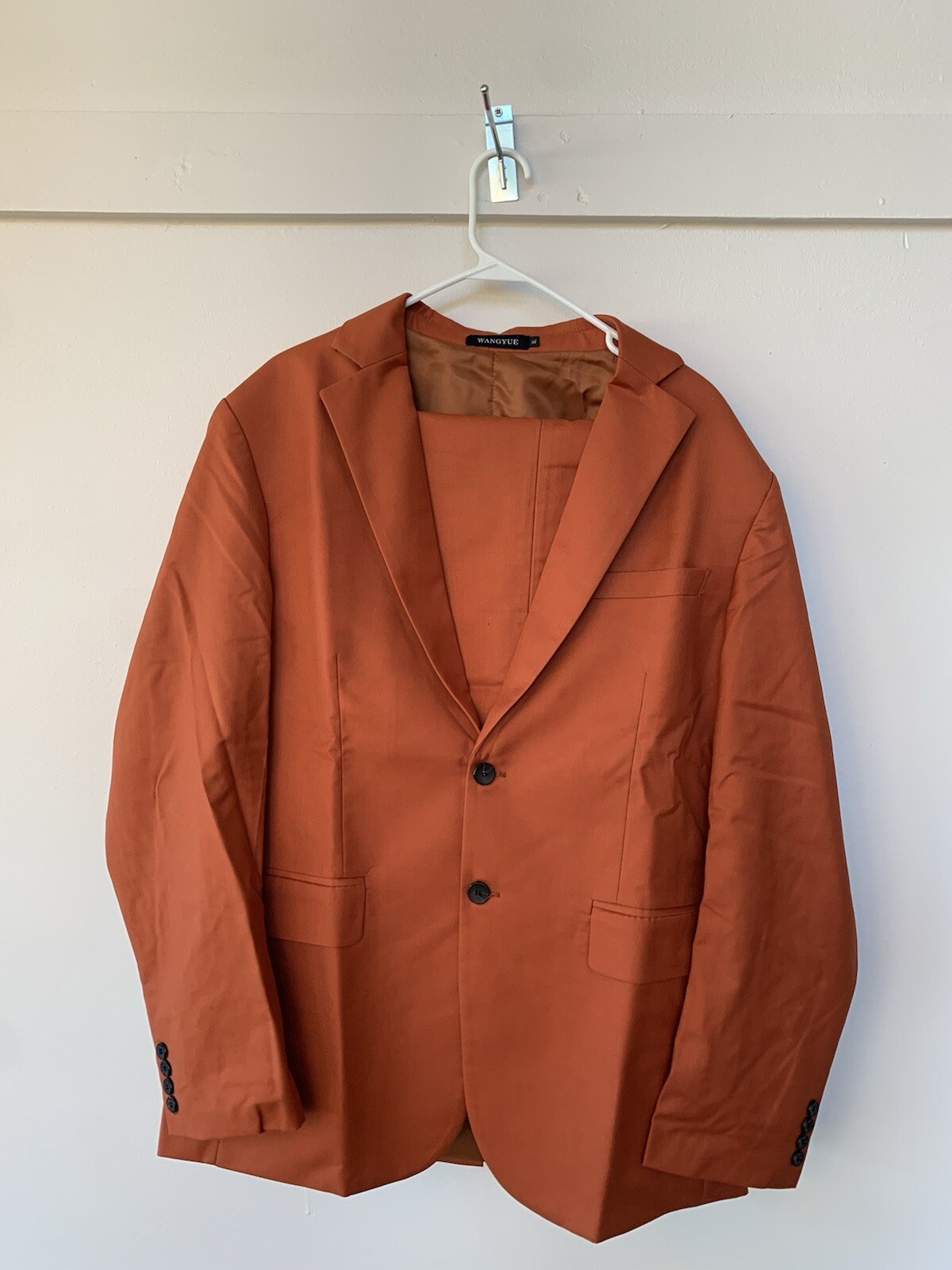 WANGYUE MENS SUIT ~ 3 Piece Slim Fit Suit ~ Rusty Red X-Large ~ **NEVER WORN**