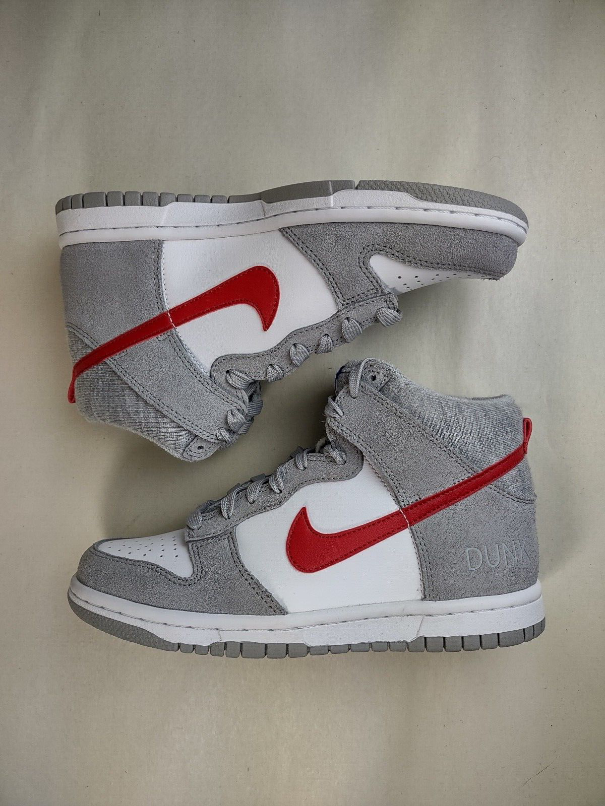 

Nike Dunk HI High SE GS Athletic Club светло-серый красный белый DH9750-001 4,5 года, Nike Dunk High GS