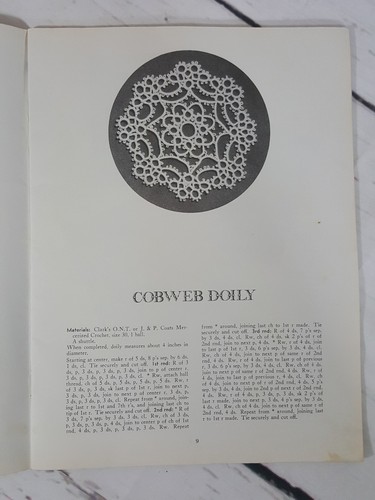 Tatting Doilies & Edgings Edited by Rita Weiss 1980 Original 79 patterns