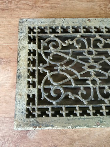 Antique  19th century Ornate Heat Register Cast Iron Wall Floor Grate Heat Vent