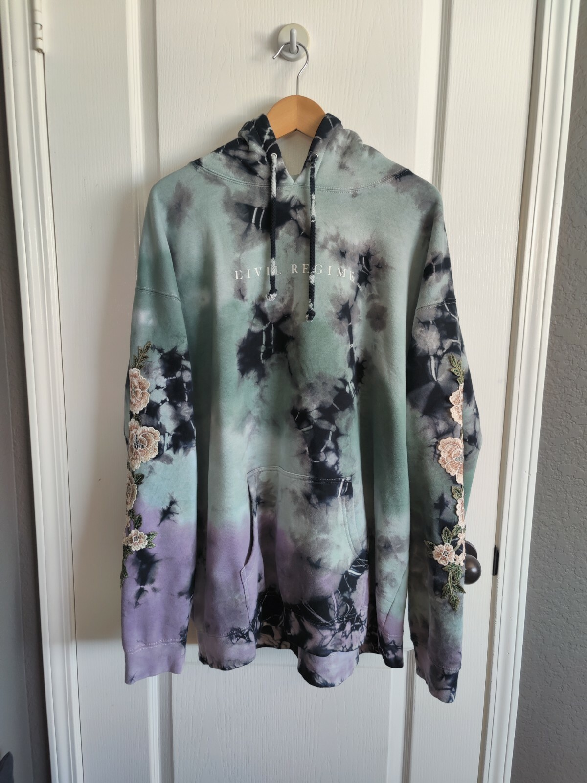 blanco roses pullover