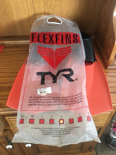 TYR Flex Swim Fins Size 7-9