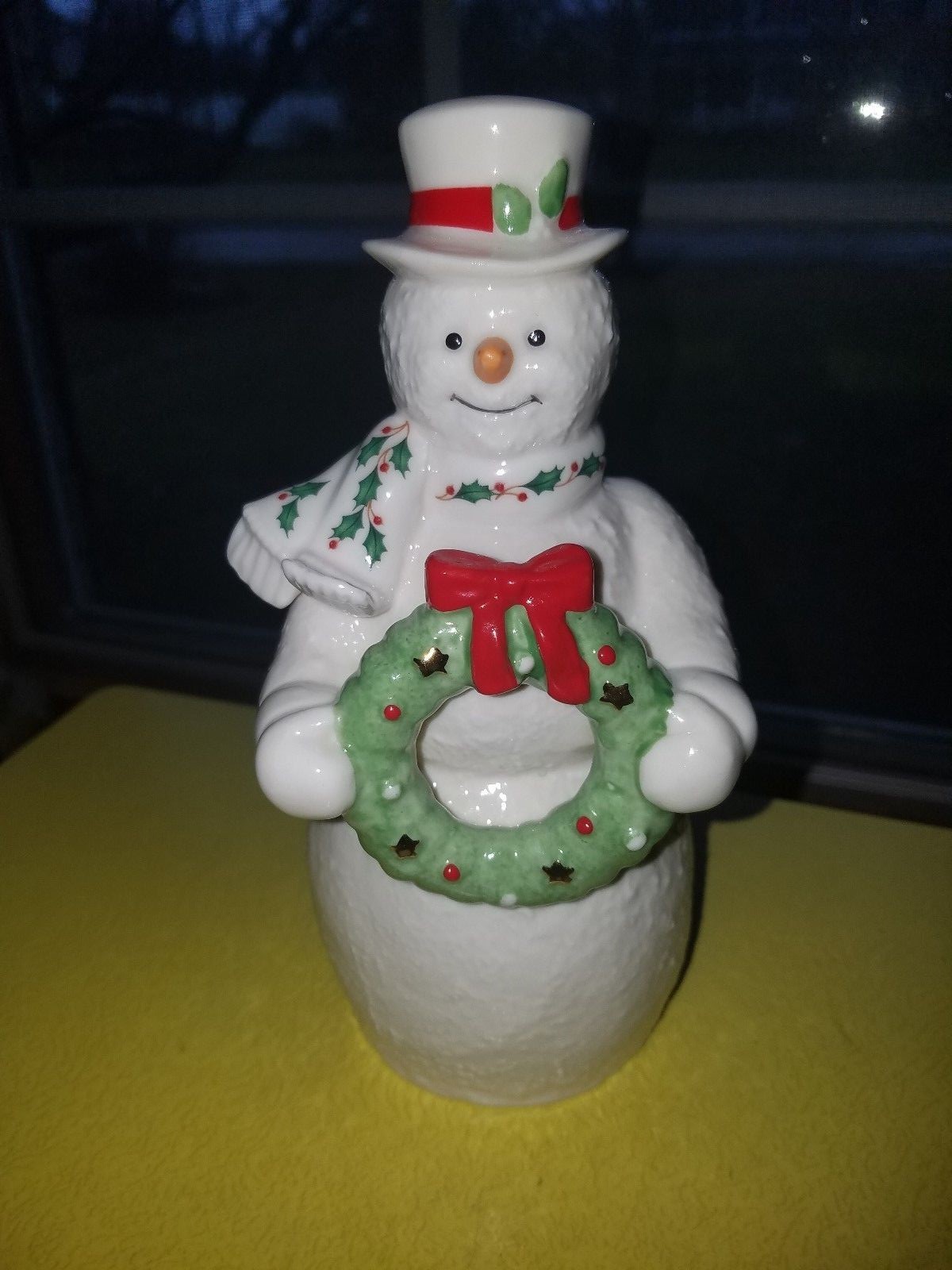 Lenox 2015 Porcelain Snowman Figure with Wreath 