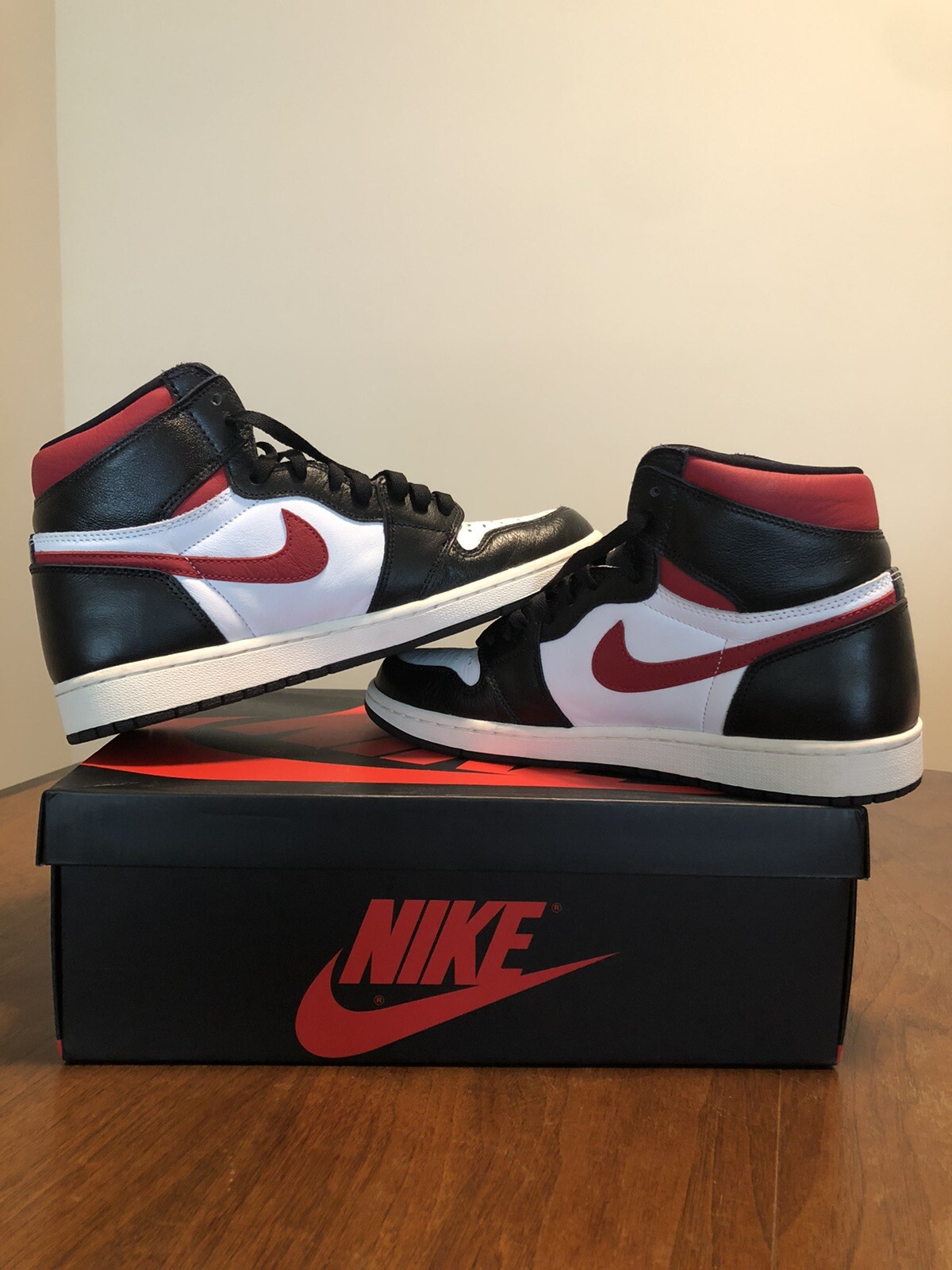Air Jordan 1 Retro High OG Gym Red Size 
