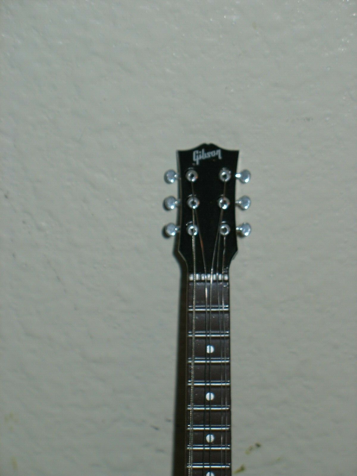 1/6 scale Gibson acoustic guitar for 12