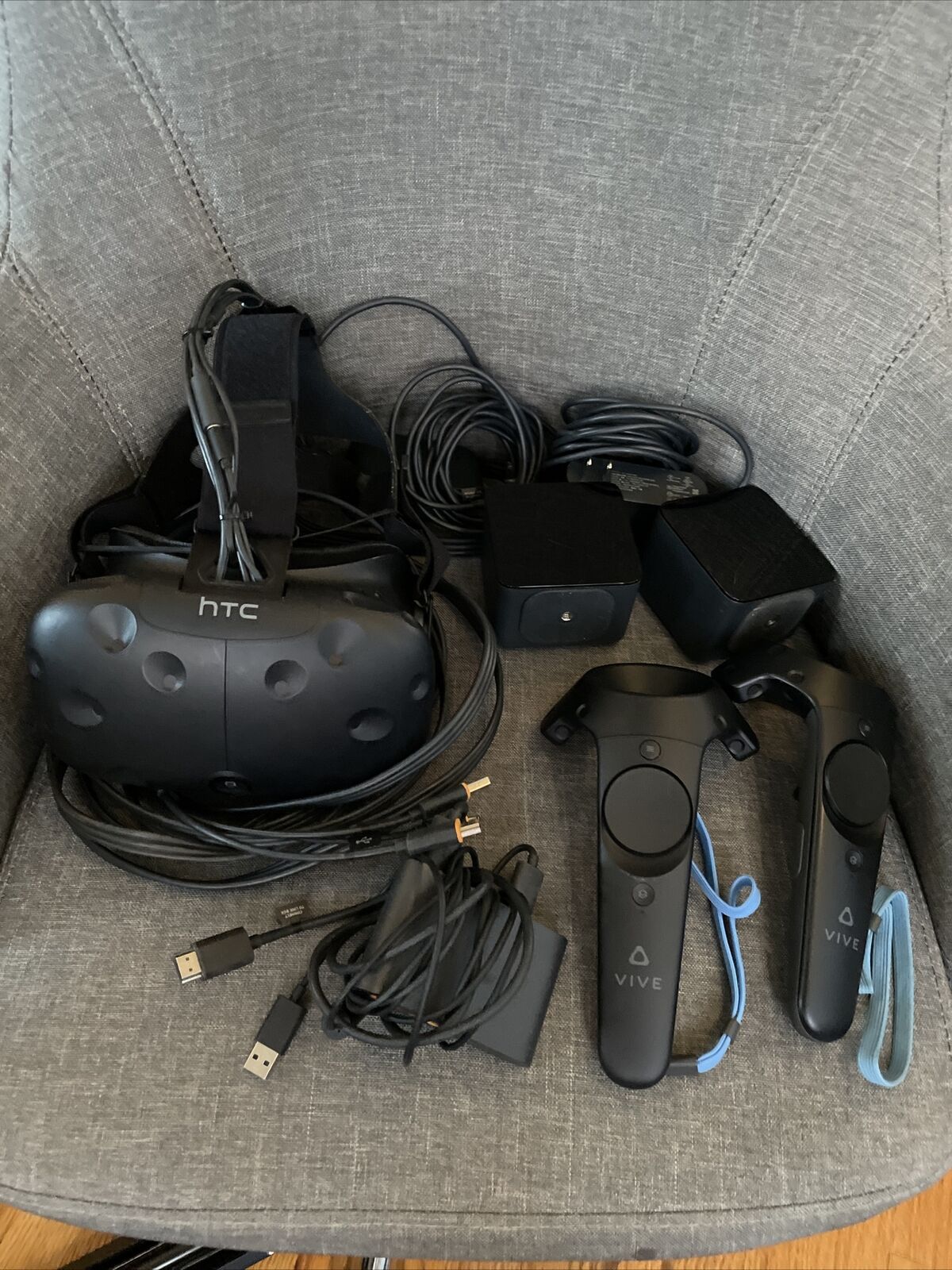 🔥 HTC Vive Virtual Reality Headset - FULL KIT with box 🔥 HTC Vive Virtual Reality Headset - FULL KIT with box