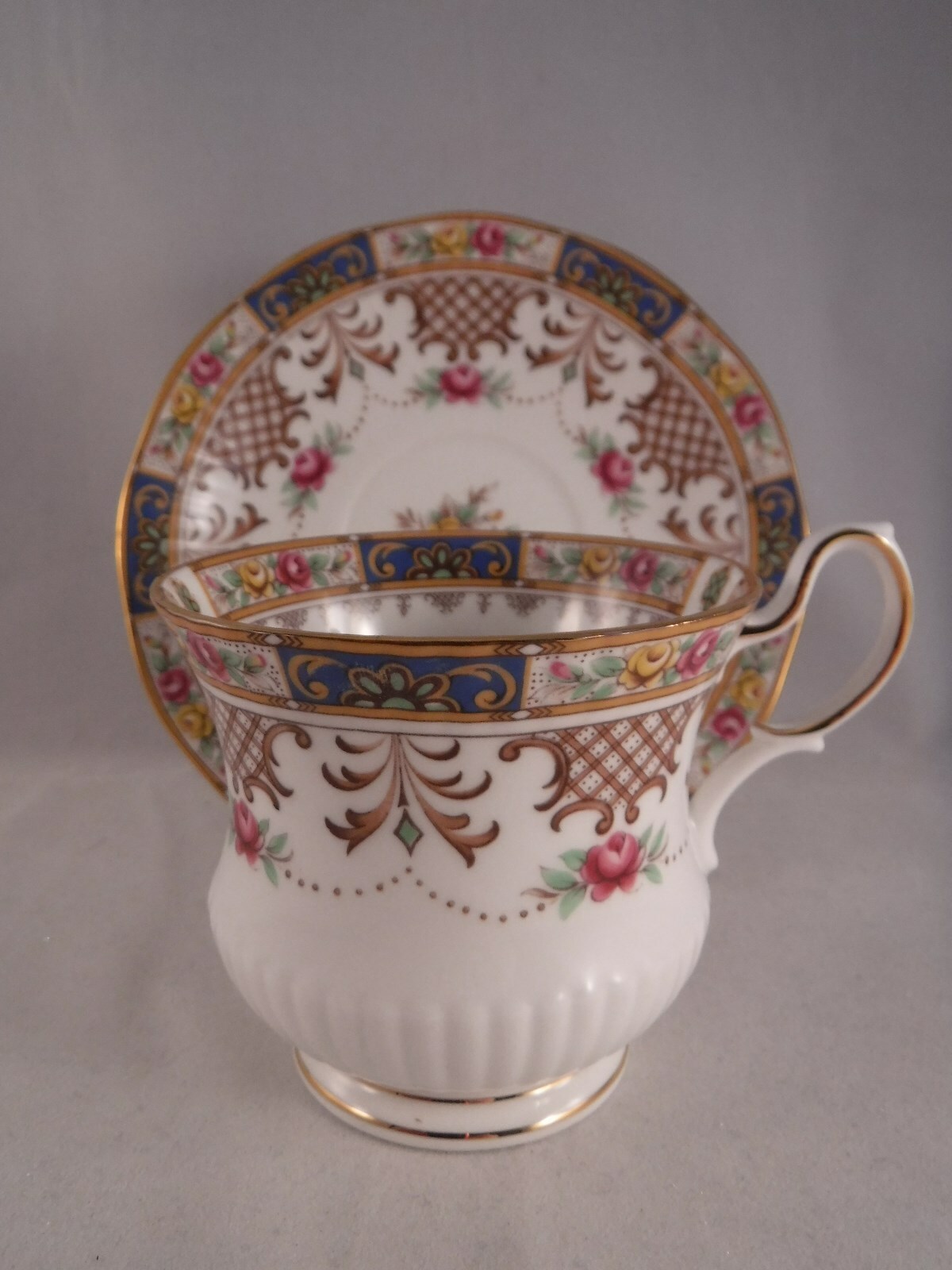 QUEEN'S BONE CHINA CUP SAUCER ROSINA CO KENILWORTH GOLD LATTICE FLORAL ENGLAND