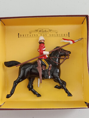 Britains 8819 The Queen's 16th Lancers Hand Painted Special Collectors Edition
