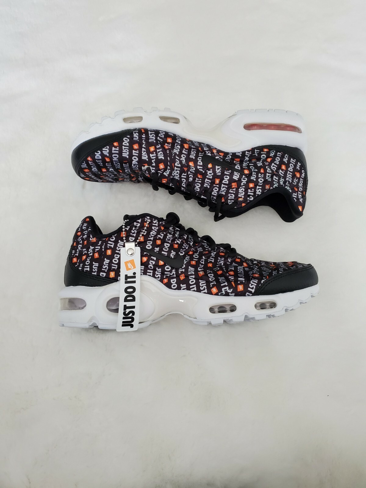 Nike Air Max Plus SE TN Women's (Size 7) Just Do It Black White 862201 007:  купить с доставкой из США, цена 13 410 руб - (293843559422)