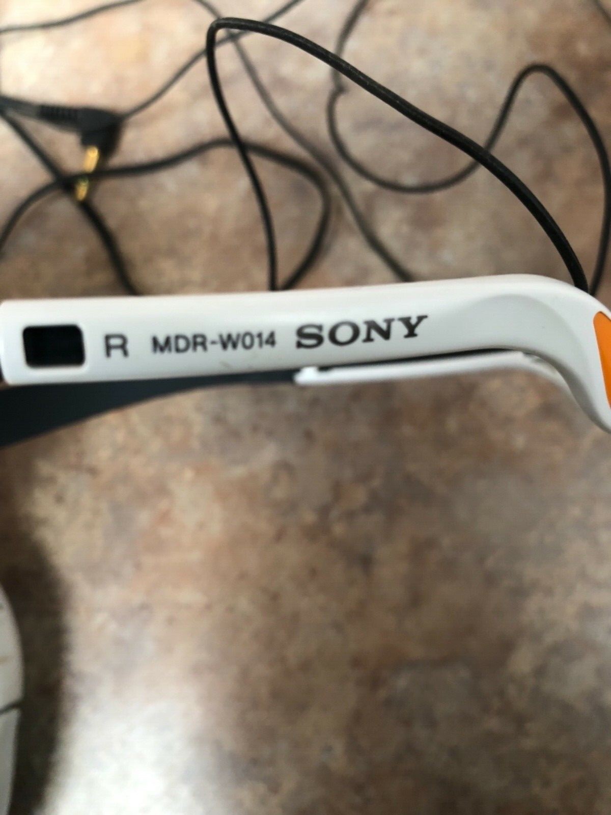 Sony Walkman S2 TV/Weather FM/AM-CD Player Model D-FS601 Original Headphones!!!