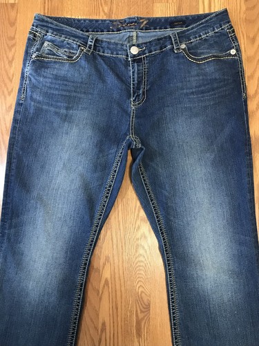 Seven7 Women's Jeans Bootcut SZ 24 Inseam 32 Medium Wash Embellished Pockets