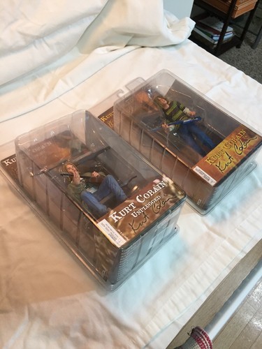 NECA Kurt Cobain Smells Like Teen Spirit & Unplugged Action Figure 2006 Nirvana