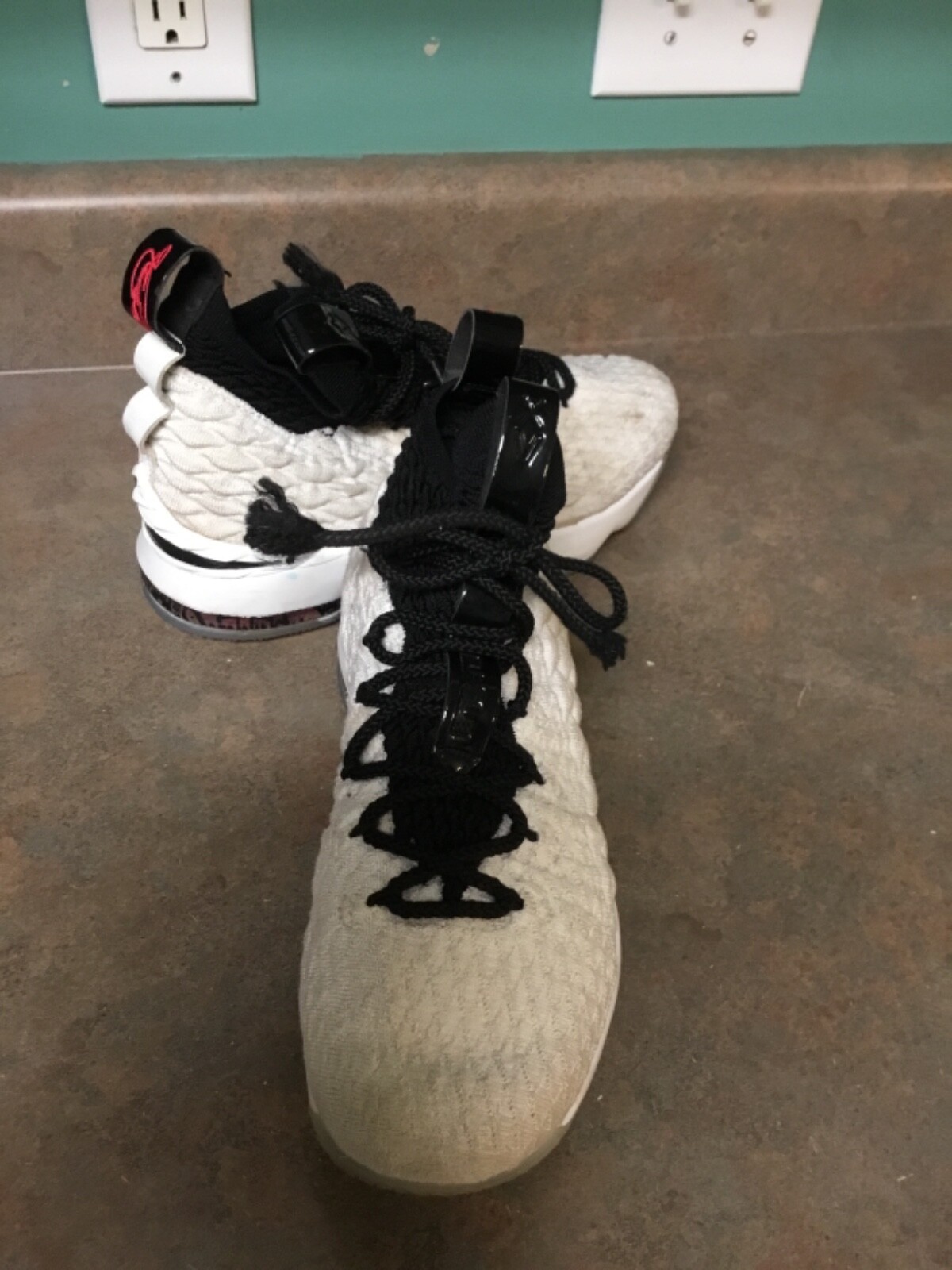 lebron 15 graffiti on feet