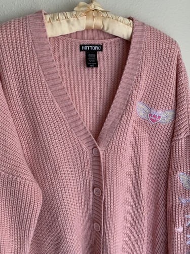 アウターその他 SOMEWHERE BUTTER. Etty pendant cardigan pink BT24SCA002PIKF Heart Button Cardigan, Pale Pink - Trotters London Sweaters