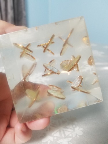 VINTAGE PENNY ACRYLIC LUCITE CUBE PAPERWEIGHT PENNIES DATED 1971