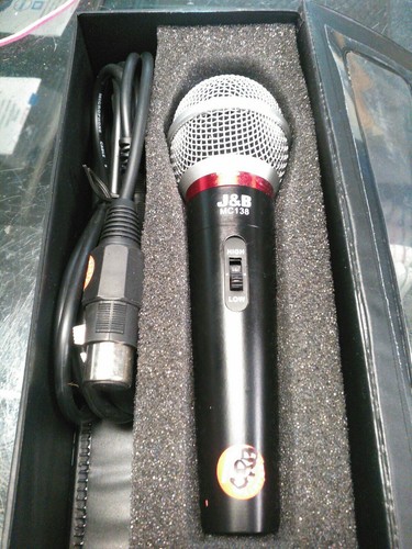 NEW IN THE BOX J & B PROFESSIONAL MICROPHONE MC-138 FREE