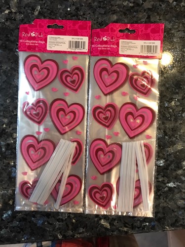CVS 30 COUNT CELLOPHANE BAGS WITH TWIST TIES (CLEAR WITH HEARTS VALENTINE'S)