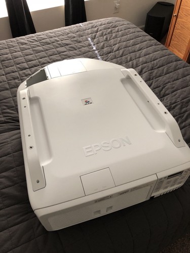 Epson PowerLite Pro Z10000U Projector. ONLY 118 HOURS.  Shipping in US only.