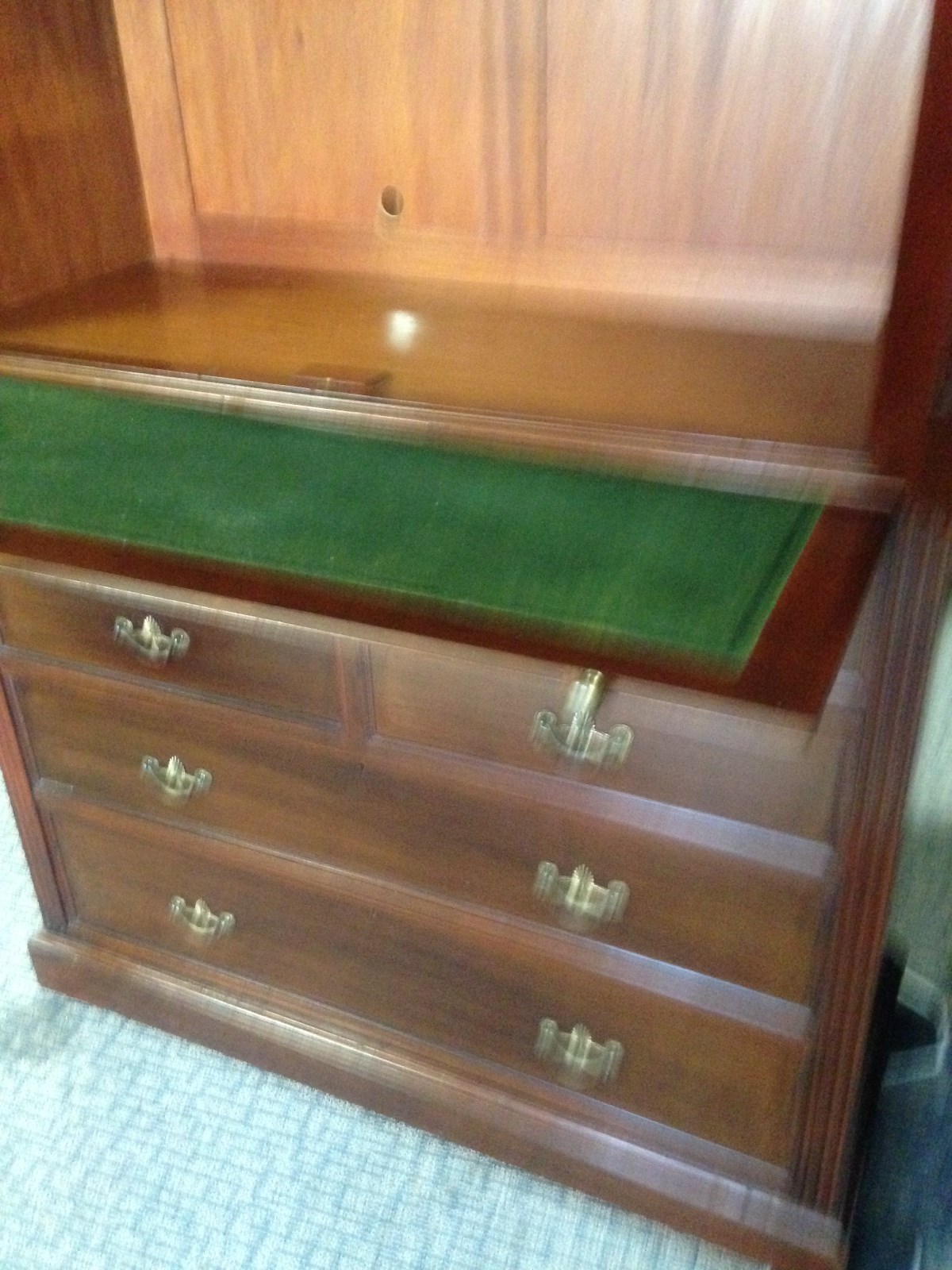 MAHOGANY LINEN PRESS